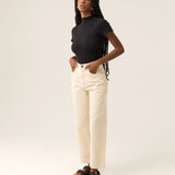 Blusa Gola Alta Verbena Preta. Compre online moda sustentável e atemporal na Minimadeia. Roupas femininas estilosas, básicas e sustentáveis. Foto produto 01