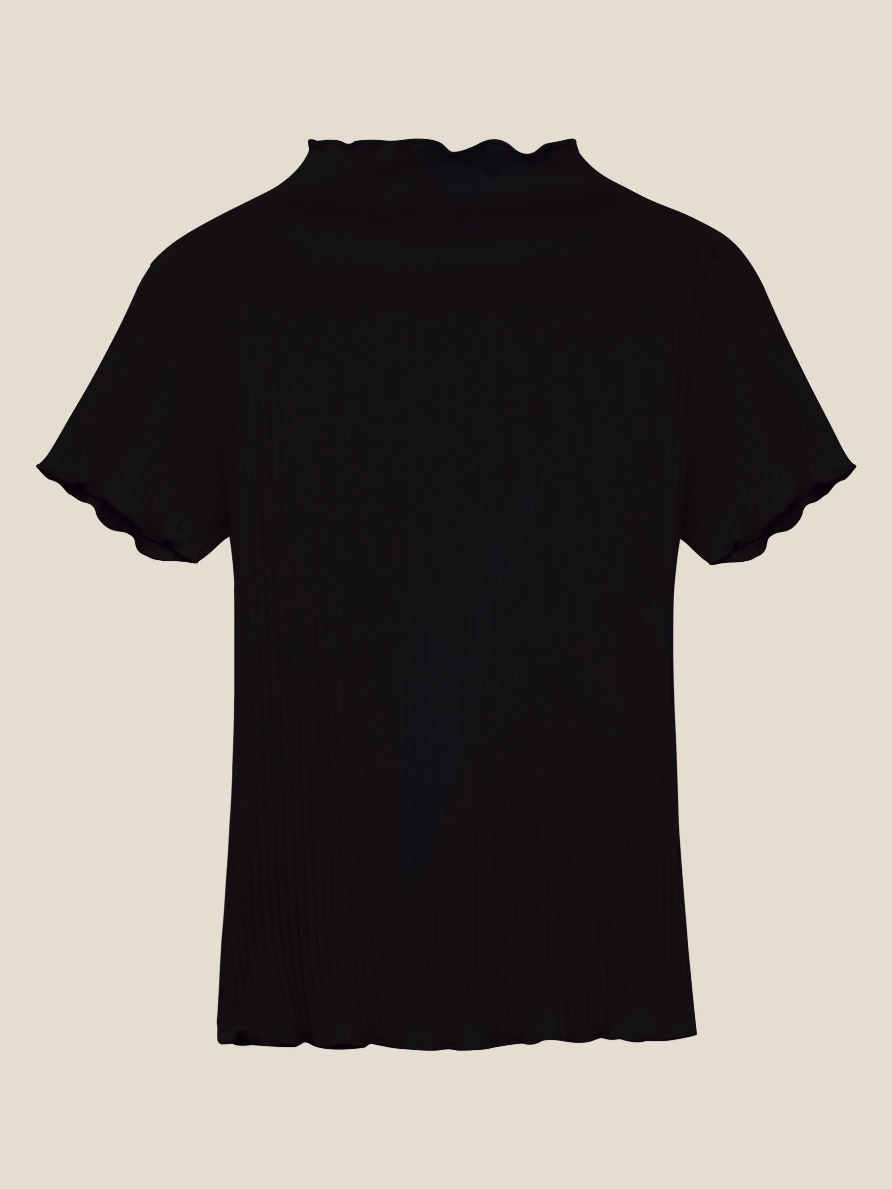 Blusa Gola Alta Verbena Preta. Compre online moda sustentável e atemporal na Minimadeia. Roupas femininas estilosas, básicas e sustentáveis. Foto produto still 02