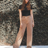 Calça Jeans Wide Leg Buriti Marrom Claro Eco Denim™. Compre online moda sustentável e atemporal na Minimadeia. Roupas femininas estilosas, básicas e sustentáveis. Foto produto DEZ24 01
