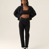 Jaqueta Jeans Oversized Andiroba Preta Eco Denim™. Compre online moda sustentável e atemporal na Minimadeia. Roupas femininas estilosas, básicas e sustentáveis. Foto produto 02