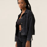 Jaqueta Jeans Oversized Andiroba Preta Eco Denim™. Compre online moda sustentável e atemporal na Minimadeia. Roupas femininas estilosas, básicas e sustentáveis. Foto produto 04
