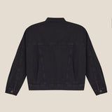 Jaqueta Jeans Oversized Andiroba Preta Eco Denim™. Compre online moda sustentável e atemporal na Minimadeia. Roupas femininas estilosas, básicas e sustentáveis. Foto produto still 02