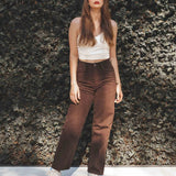 Calça Jeans Reta Araçá Marrom Escuro Eco Denim™. Compre online moda sustentável e atemporal na Minimadeia. Roupas femininas estilosas, básicas e sustentáveis. Foto produto 04