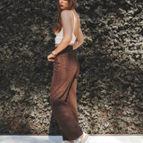 Calça Jeans Reta Araçá Marrom Escuro Eco Denim™. Compre online moda sustentável e atemporal na Minimadeia. Roupas femininas estilosas, básicas e sustentáveis. Foto produto 06
