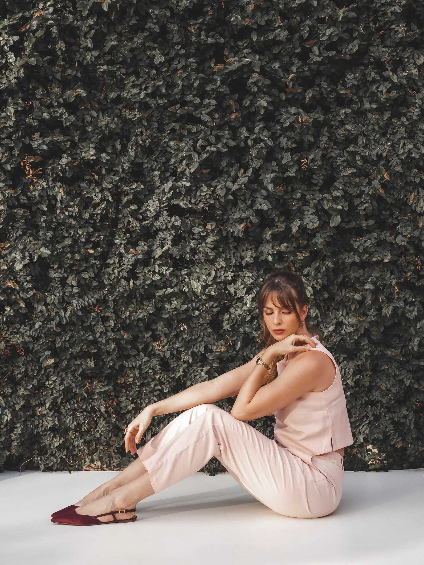 Regata Alfaiataria Angico de Linho e Viscose FSC™ Rosa Claro. Compre online moda sustentável e atemporal na Minimadeia, marca slow fashion de roupas femininas. Foto produto AGO25 16