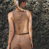 Colete Alfaiataria de Linho e Viscose FSC™ Calêndula Marrom Claro. Compre online moda sustentável e atemporal na Minimadeia, marca slow fashion de roupas femininas. Foto produto 04