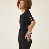 Blusa Alfaiataria Tulipa de Linho e Viscose FSC™ Preta. Compre online moda sustentável e atemporal na Minimadeia, marca slow fashion de roupas femininas. Foto produto ABR25 01