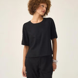 Blusa Alfaiataria Tulipa de Linho e Viscose FSC™ Preta. Compre online moda sustentável e atemporal na Minimadeia, marca slow fashion de roupas femininas. Foto produto ABR25 02