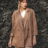 Blazer Alfaiataria Sândalo de Linho e Viscose FSC™ Marrom Claro. Compre online moda sustentável e atemporal na Minimadeia, marca slow fashion de roupas femininas. Foto produto 01