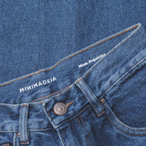Calça Jeans Mom Azul Médio Eco Denim™. Compre online moda sustentável e atemporal na Minimadeia. Roupas femininas estilosas, básicas e sustentáveis. Foto produto 29