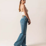 Calça Wide Leg com Rasgos Jeans Azul Médio Eco Denim™. Compre online moda sustentável e atemporal na Minimadeia. Roupas femininas estilosas, básicas e sustentáveis. Foto produto 06
