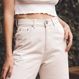 Calça Jeans Wide Leg Bege Natural Eco Denim™. Compre online moda sustentável e atemporal na Minimadeia. Roupas femininas estilosas, básicas e sustentáveis. Foto produto 05