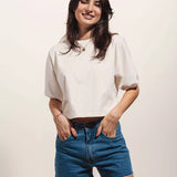 Blusa Ampla de Algodão BCI™ Branca Off White. Compre online moda sustentável e atemporal na Minimadeia. Roupas femininas estilosas, básicas e sustentáveis. Foto produto 02