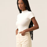 Blusa Gola Alta Verbena Branca Off White. Compre online moda sustentável e atemporal na Minimadeia. Roupas femininas estilosas, básicas e sustentáveis. Foto produto 05