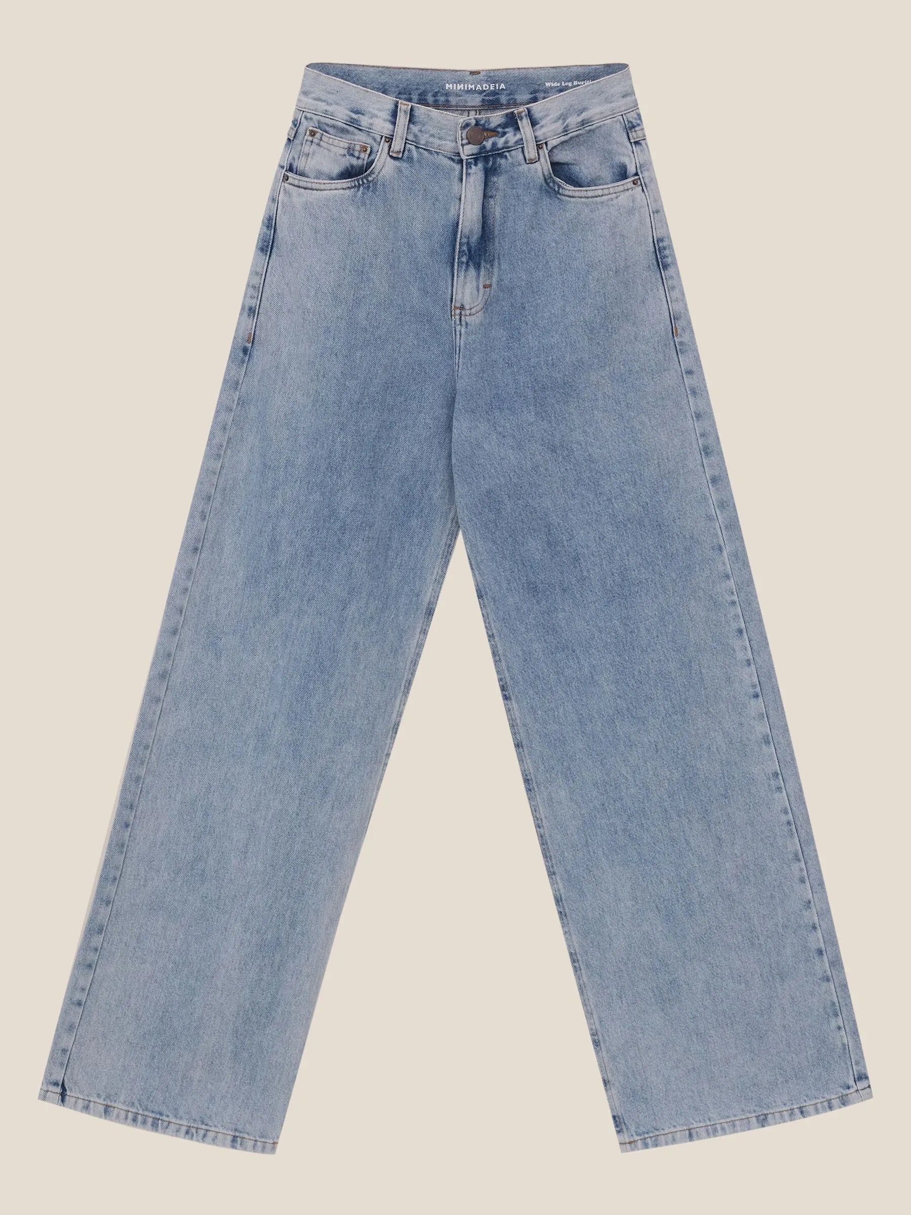 Calça Jeans Wide Leg Buriti Azul Claro Eco Denim™. Compre online moda sustentável e atemporal na Minimadeia. Roupas femininas estilosas, básicas e sustentáveis. Foto produto still 01