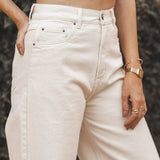 Calça Jeans Wide Leg Bege Natural Eco Denim™. Compre online moda sustentável e atemporal na Minimadeia. Roupas femininas estilosas, básicas e sustentáveis. Foto produto SET24 09