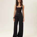 Calça Jeans Wide Leg Buriti Preta Eco Denim™. Compre online moda sustentável e atemporal na Minimadeia, marca slow fashion de roupas femininas. Foto produto MAR26 03