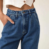 Calça Jeans Slouchy Cacau Azul Médio Eco Denim™. Compre online moda sustentável e atemporal na Minimadeia. Roupas femininas estilosas, básicas e sustentáveis. Foto produto ABR25 07
