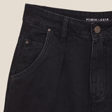 Calça Jeans Slouchy Cacau Preta Eco Denim™. Compre online moda sustentável e atemporal na Minimadeia. Roupas femininas estilosas, básicas e sustentáveis. Foto produto still 02