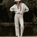 Camisa Oversized de Linho Cupuaçu Branca Off White. Compre online moda sustentável e atemporal na Minimadeia. Roupas femininas estilosas, básicas e sustentáveis. Foto produto SET26 05