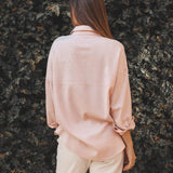 Camisa Oversized Cupuaçu de Linho e Viscose FSC™ Rosa Claro. Compre online moda sustentável e atemporal na Minimadeia, marca slow fashion de roupas femininas sustentáveis. Foto lookbook AGO25 07
