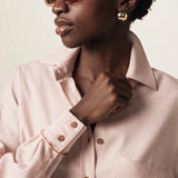 Camisa Oversized Cupuaçu de Linho e Viscose FSC™ Rosa Claro. Compre online moda sustentável e atemporal na Minimadeia, marca slow fashion de roupas femininas sustentáveis. Foto lookbook JUN26 07