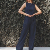 Calça Alfaiataria Pantalona Graviola de Linho e Viscose FSC™ Azul Escuro. Compre online moda sustentável e atemporal na Minimadeia, marca slow fashion de roupas femininas. Foto produto SET25 03