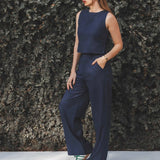 Calça Alfaiataria Pantalona Graviola de Linho e Viscose FSC™ Azul Escuro. Compre online moda sustentável e atemporal na Minimadeia, marca slow fashion de roupas femininas. Foto produto SET25 05