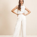 Calça Pantalona de Alfaiataria em Linho e Viscose FSC™ Branca. Compre online moda sustentável e atemporal na Minimadeia. Roupas femininas estilosas, básicas e sustentáveis. Foto produto 01