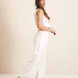 Calça Pantalona de Alfaiataria em Linho e Viscose FSC™ Branca. Compre online moda sustentável e atemporal na Minimadeia. Roupas femininas estilosas, básicas e sustentáveis. Foto produto 03