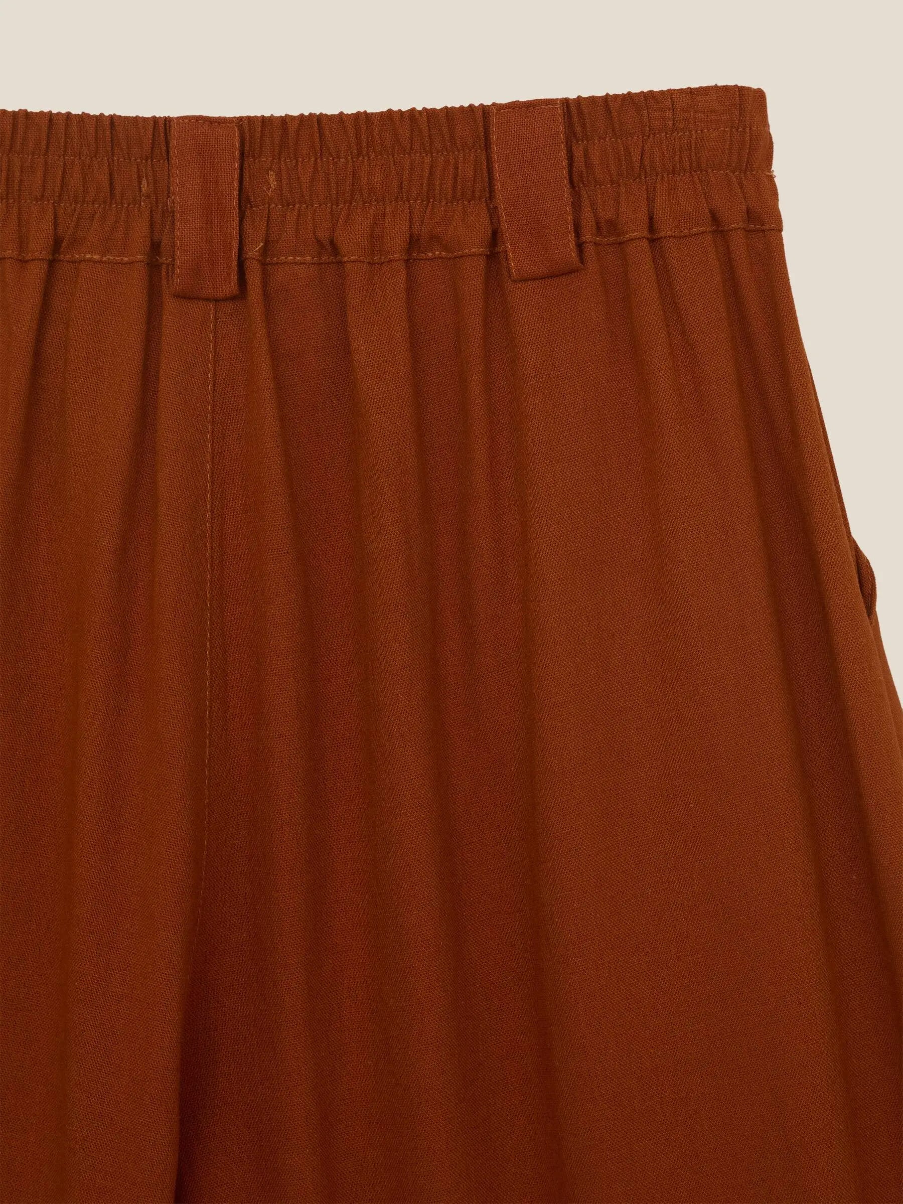 Calça Pantalona de Alfaiataria em Linho e Viscose FSC™ Graviola Terracota. Compre online moda sustentável e atemporal na Minimadeia. Roupas femininas estilosas, básicas e sustentáveis. Foto produto still 03