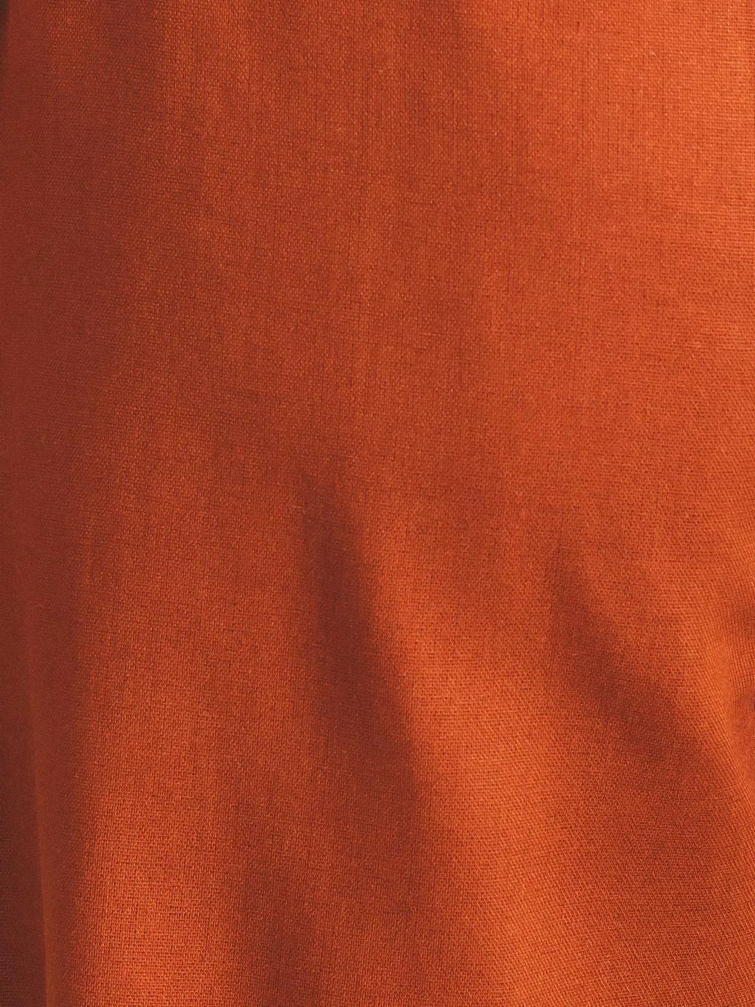 Calça Pantalona de Alfaiataria em Linho e Viscose FSC™ Marrom Terracota. Compre online moda sustentável e atemporal na Minimadeia. Roupas femininas estilosas, básicas e sustentáveis. Foto produto 11