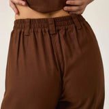 Calça Pantalona de Alfaiataria em Linho e Viscose FSC™ Graviola Marrom Escuro. Compre online moda sustentável e atemporal na Minimadeia. Roupas femininas estilosas, básicas e sustentáveis. Foto produto ABR25 06B