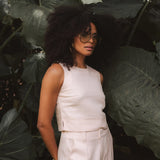 Calça Alfaiataria Pantalona Graviola de Linho e Viscose FSC™ Bege Claro. Compre online moda sustentável e atemporal na Minimadeia, marca slow fashion de roupas femininas. Foto produto DEZ25 07C