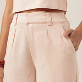 Calça Alfaiataria Pantalona Graviola de Linho e Viscose FSC™ Bege Claro. Compre online moda sustentável e atemporal na Minimadeia, marca slow fashion de roupas femininas. Foto produto MAR26 08