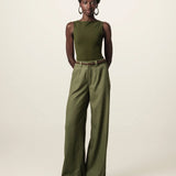 Calça Alfaiataria Pantalona Graviola de Linho e Viscose FSC™ Verde Escuro. Compre online moda sustentável e atemporal na Minimadeia, marca slow fashion de roupas femininas. Foto produto JUN26 01