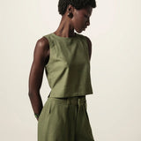 Calça Alfaiataria Pantalona Graviola de Linho e Viscose FSC™ Verde Escuro. Compre online moda sustentável e atemporal na Minimadeia, marca slow fashion de roupas femininas. Foto produto JUN26 16