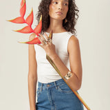 Regata Canoa Peônia de Viscose FSC™ Branca Essencial 365. Compre online moda sustentável e atemporal na Minimadeia, marca slow fashion de roupas femininas. Foto produto MAR26 08