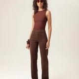 Regata Canoa Peônia de Viscose FSC™ Marrom Escuro Essencial 365. Compre online moda sustentável e atemporal na Minimadeia, marca slow fashion de roupas femininas. Foto produto MAR26 01