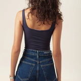 Regata Dupla Orquídea de Viscose FSC™ Azul Escuro Essencial 365. Compre online moda sustentável e atemporal na Minimadeia, marca slow fashion de roupas femininas. Foto produto MAR26 04