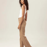 Regata Dupla Orquídea de Viscose FSC™ Branca Essencial 365. Compre online moda sustentável e atemporal na Minimadeia, marca slow fashion de roupas femininas. Foto produto MAR26 02