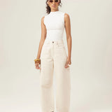 Regata Gola Alta Hibisco de Viscose FSC™ Branca Essencial 365. Compre online moda sustentável e atemporal na Minimadeia, marca slow fashion de roupas femininas. Foto produto MAR26 01