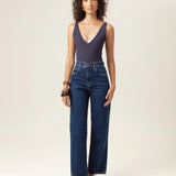 Body Decote V Papoula de Viscose FSC™ Azul Escuro Essencial 365. Compre online moda sustentável e atemporal na Minimadeia, marca slow fashion de roupas femininas. Foto produto MAR26 01