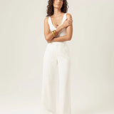 Body Decote V Papoula de Viscose FSC™ Branco Essencial 365. Compre online moda sustentável e atemporal na Minimadeia, marca slow fashion de roupas femininas. Foto produto MAR26 02