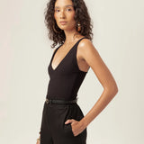 Body Decote V Papoula de Viscose FSC™ Preto Essencial 365. Compre online moda sustentável e atemporal na Minimadeia, marca slow fashion de roupas femininas. Foto produto MAR26 03