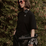 Camiseta Boxy Begônia Preta de Algodão BCI™ Preta Essencial 365. Compre online moda sustentável e atemporal na Minimadeia, marca slow fashion de roupas femininas. Foto produto SET26 16