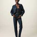Calça Jeans Mom Jequitibá Azul Escuro Eco Denim™. Compre online moda sustentável e atemporal na Minimadeia. Roupas femininas estilosas, básicas e sustentáveis. Foto produto JUN26 01