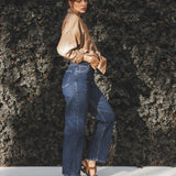 Calça Jeans Reta Araçá Azul Escuro Eco Denim™. Compre online moda sustentável e atemporal na Minimadeia, marca slow fashion de roupas femininas sustentáveis. Foto produto MAI25 05