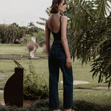 Calça Jeans Reta Araçá Azul Escuro Eco Denim™. Compre online moda sustentável e atemporal na Minimadeia, marca slow fashion de roupas femininas sustentáveis. Foto produto SET26 05