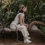 Calça Jeans Reta Araçá Bege Eco Denim™. Compre online moda sustentável e atemporal na Minimadeia. Roupas femininas estilosas, básicas e sustentáveis. Foto produto SET26 01